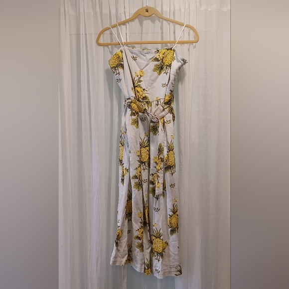 Tahari Dresses & Skirts - Tahari Linen Pineapple Print Strapless Dress